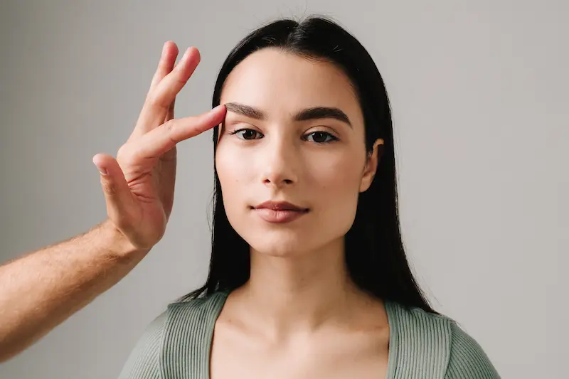 microblading eyebrows